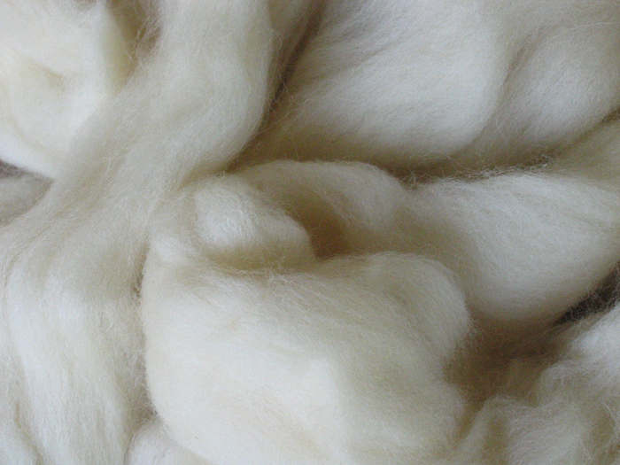 Süddeut. Merinwolle - naturweiß fein 28 mic im Band