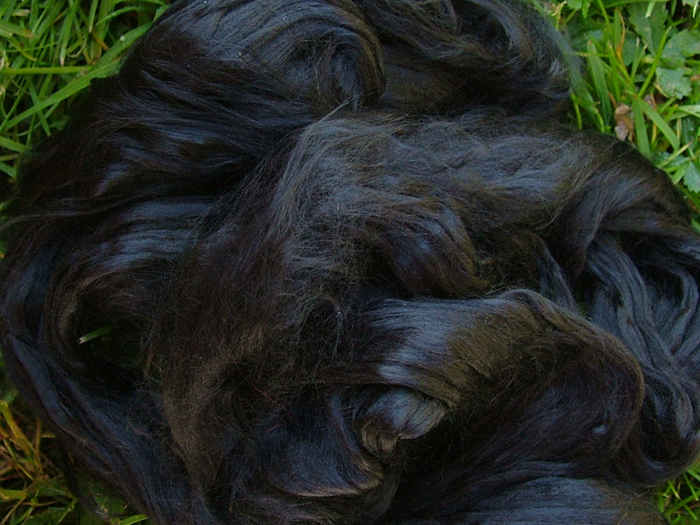 buntgefärbte Maulbeerseide - schwarz extra fein im Band